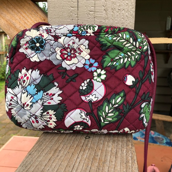 Vera Bradley crossbody rich maroon floral quilted - Picture 2 of 4